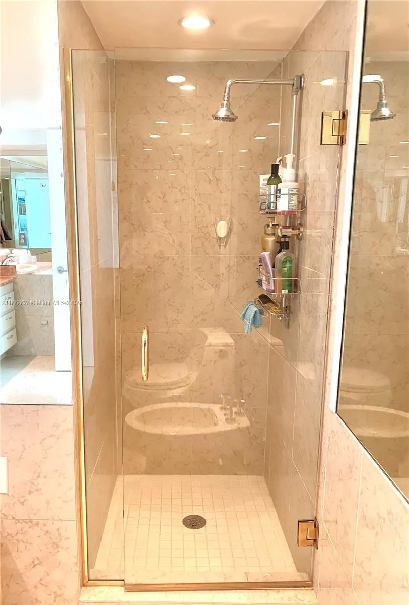 7135 Collins Ave, #1806
