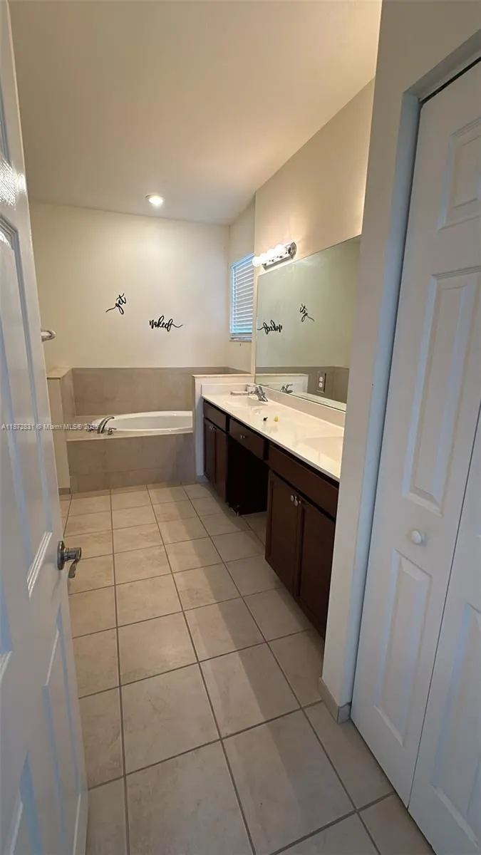 118 NE 23rd Ter, #1
