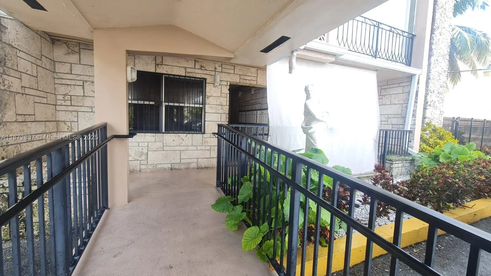 3640 NW 9th st, #105