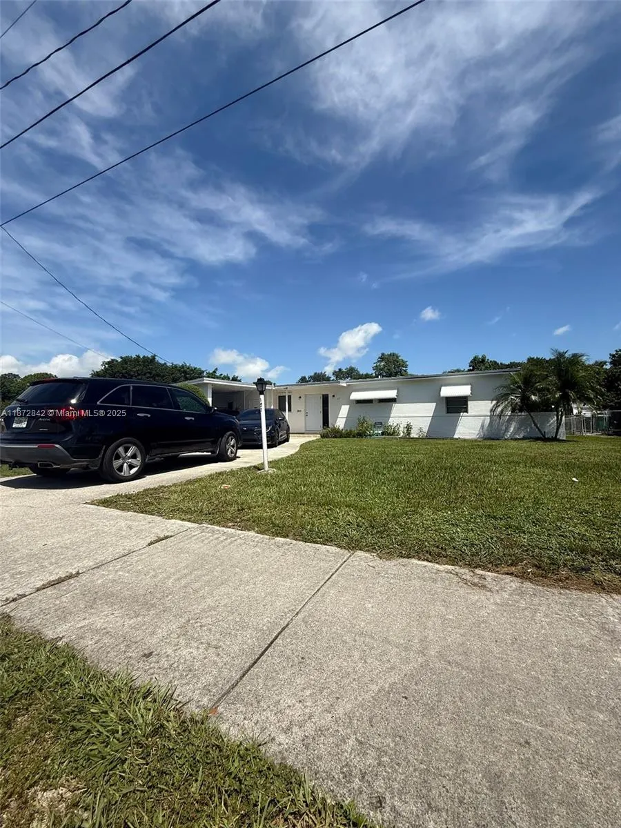 157 NE Prima Vista Blvd