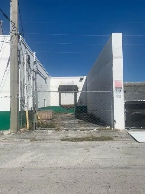 1395 NW 22nd St