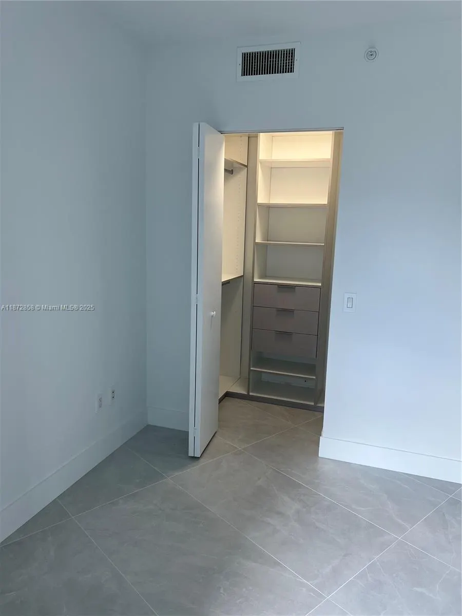 501 NE 31st St, #906