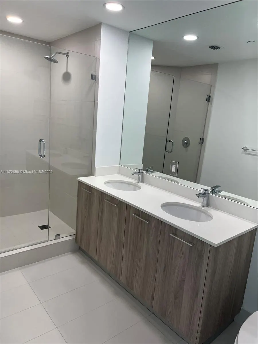 501 NE 31st St, #906