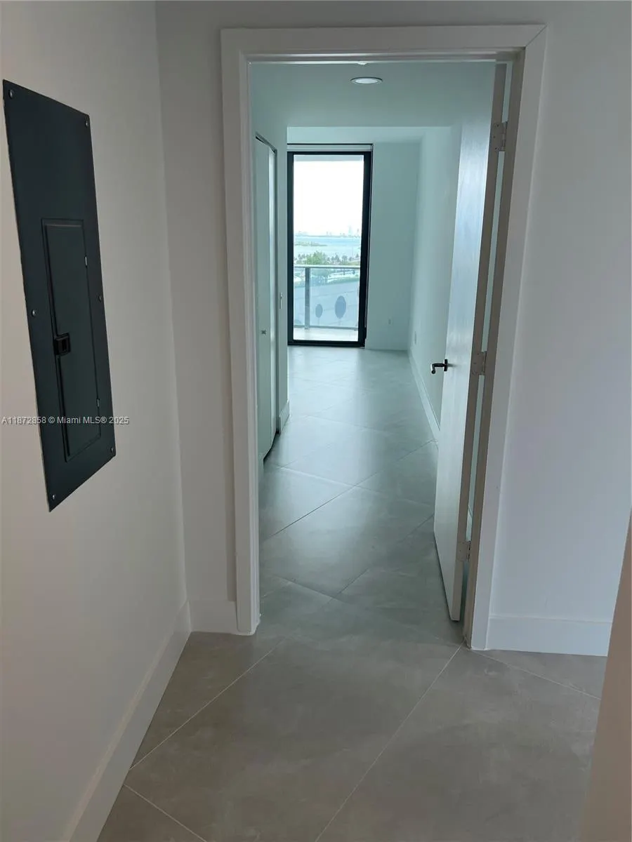 501 NE 31st St, #906