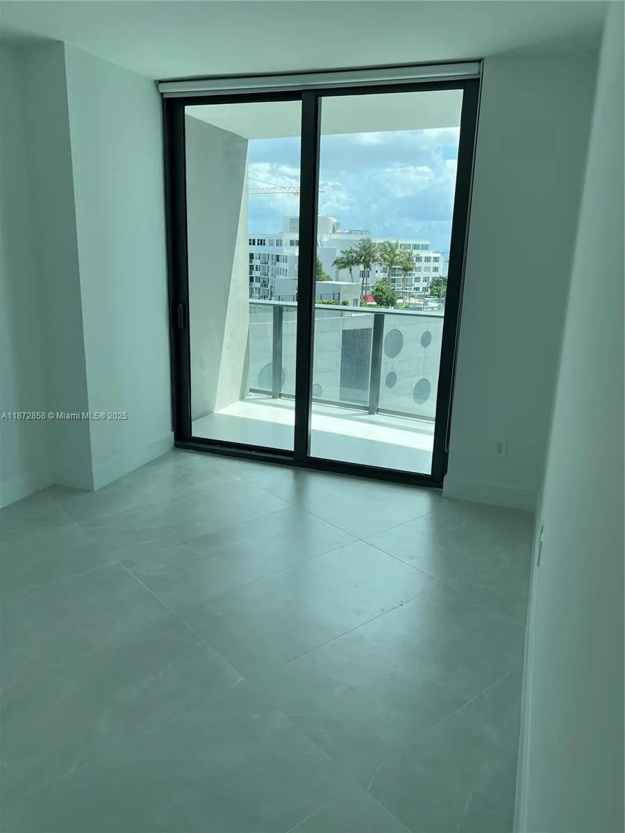 501 NE 31st St, #906