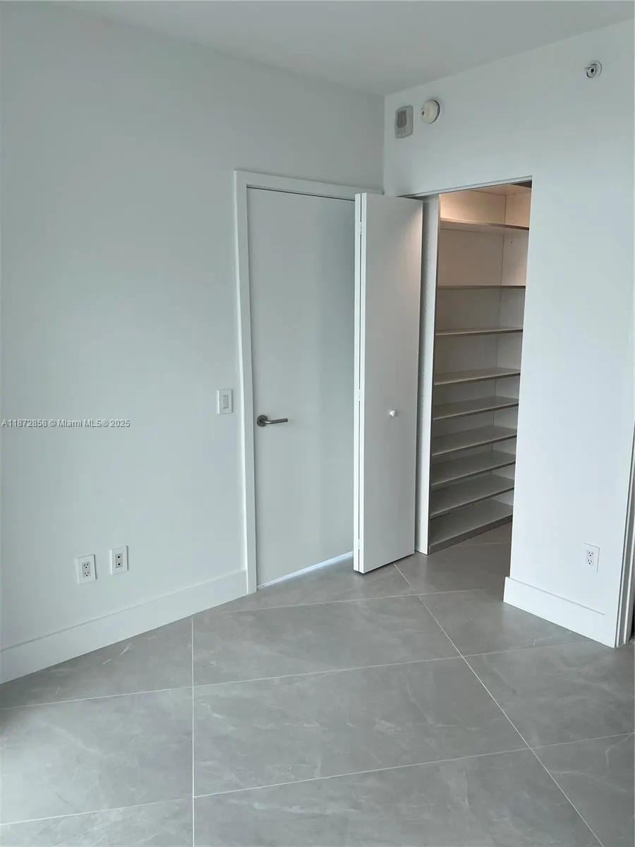 501 NE 31st St, #906