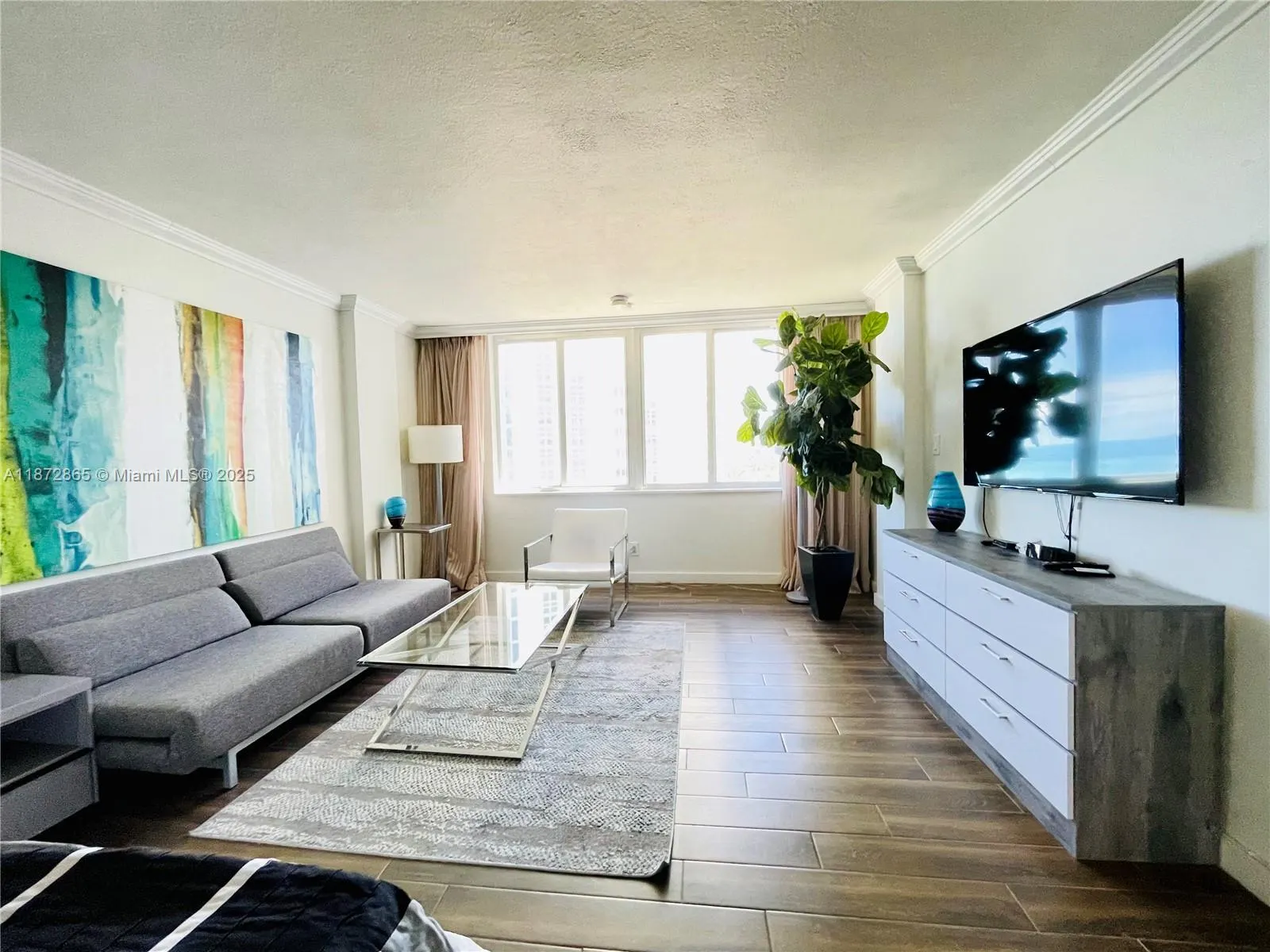 19201 Collins Ave, #504