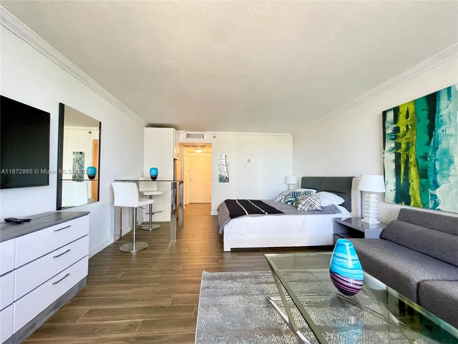 19201 Collins Ave, #504