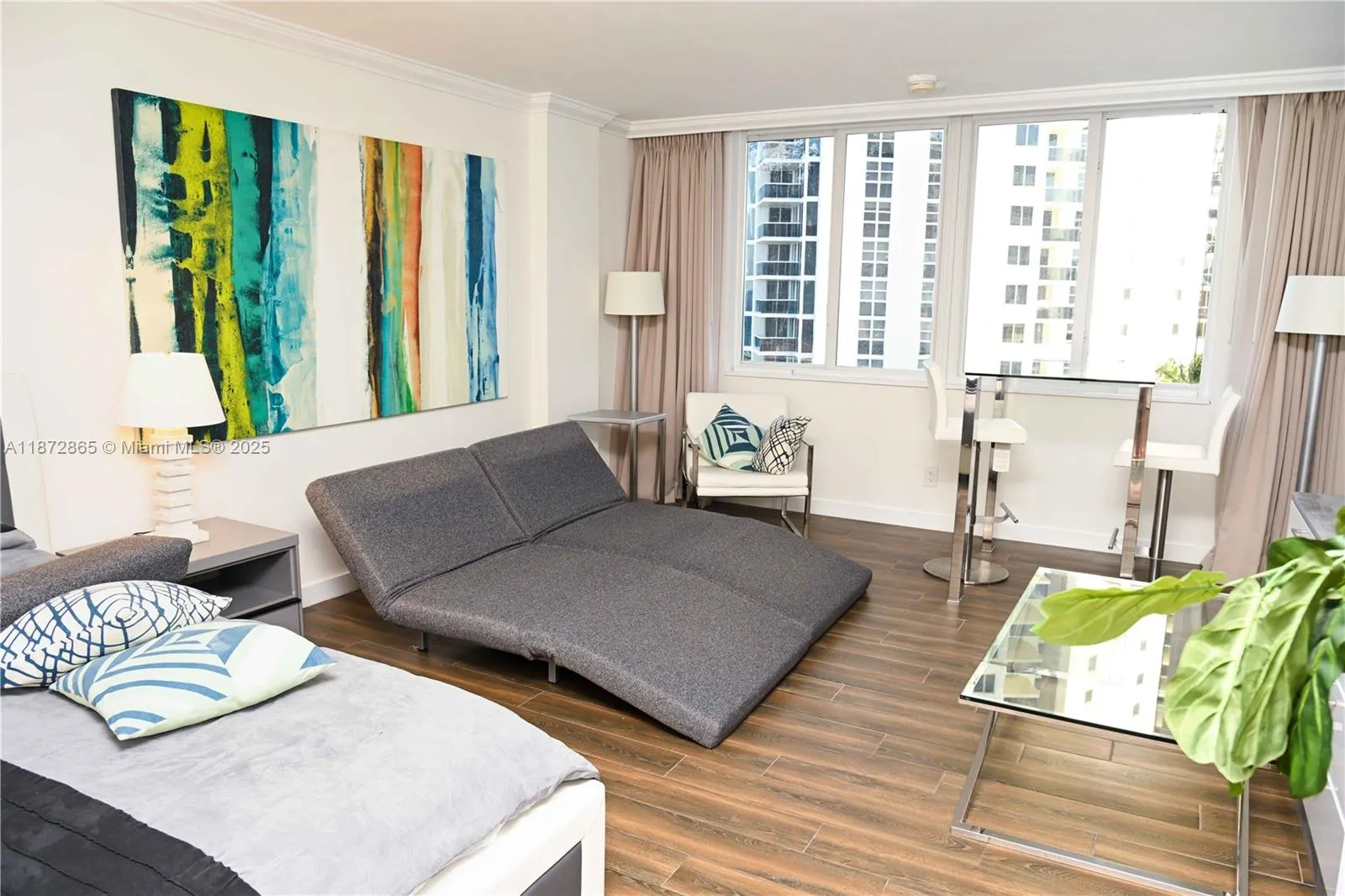 19201 Collins Ave, #504
