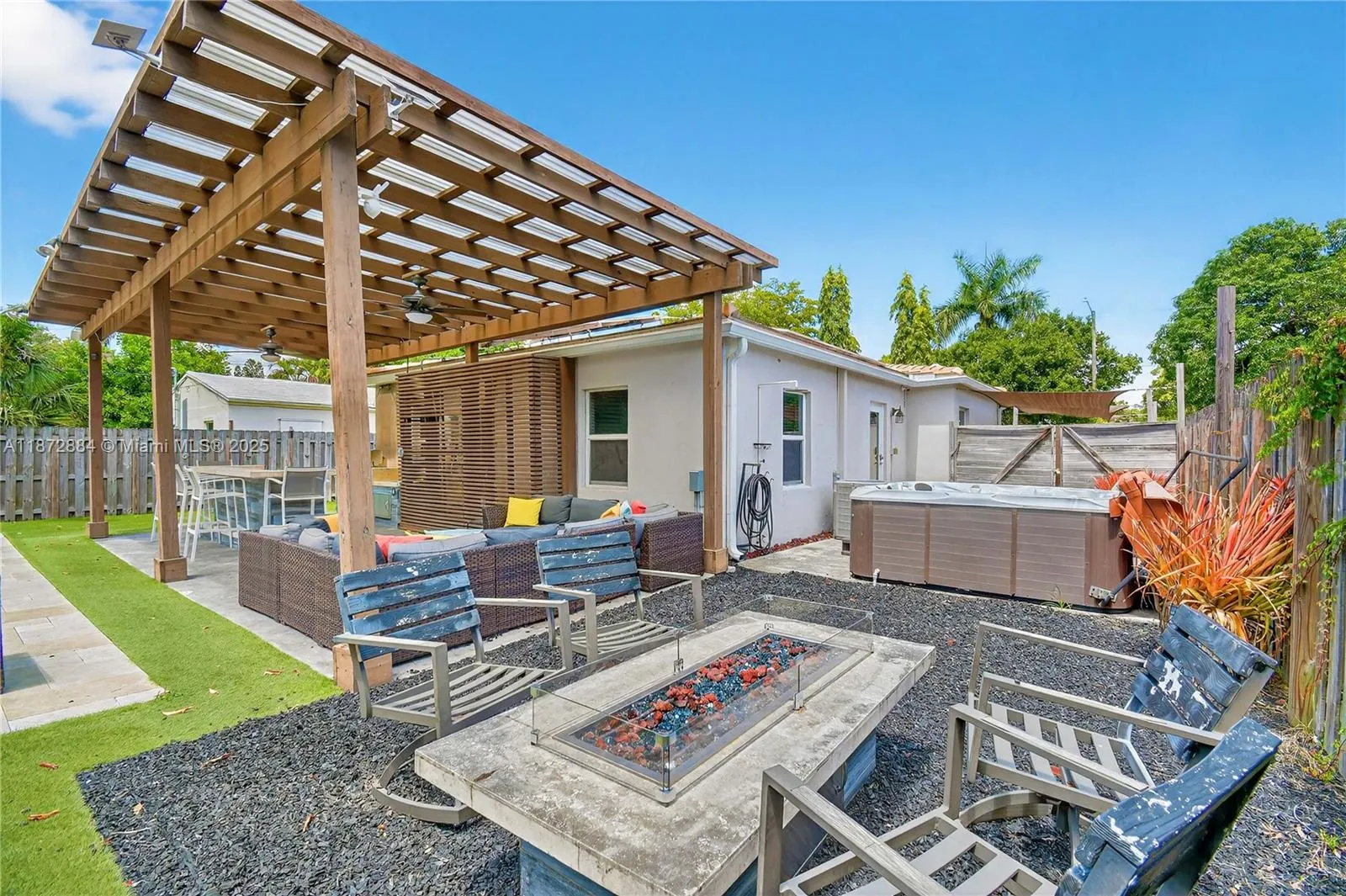 708 SW 19th St