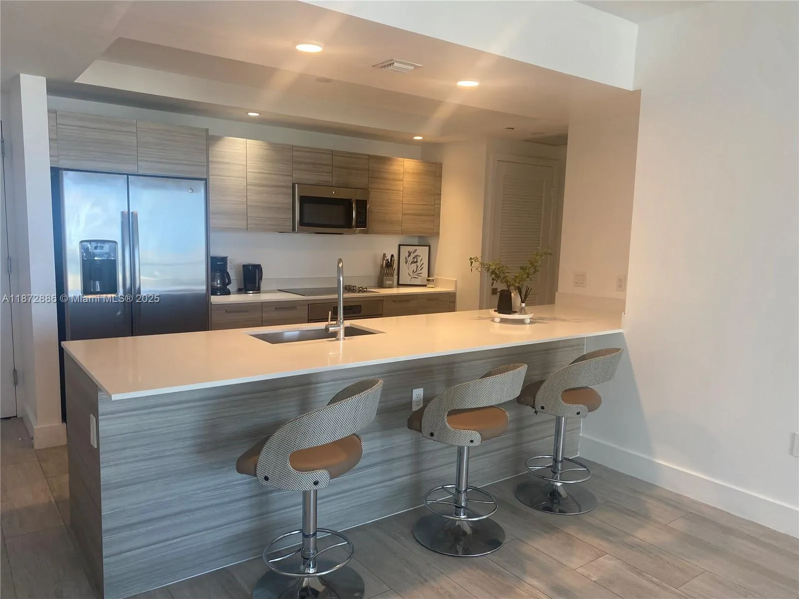 121 NE 34th St, #1007
