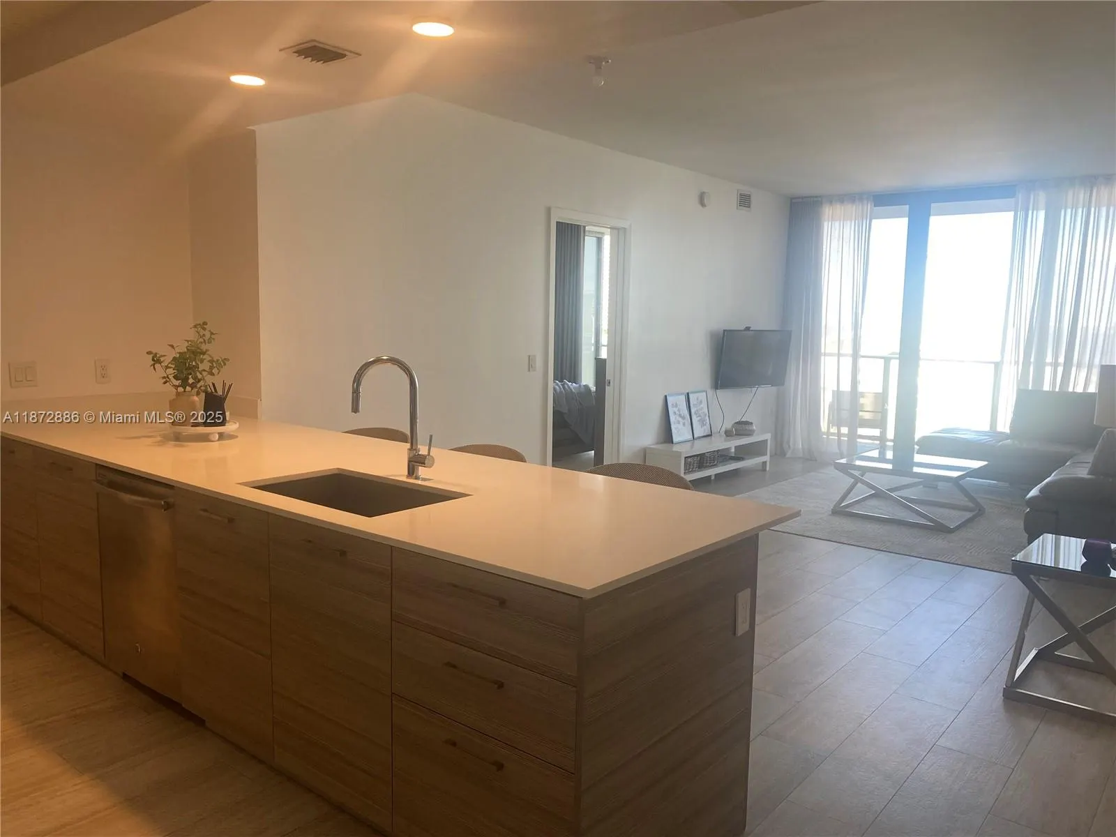 121 NE 34th St, #1007