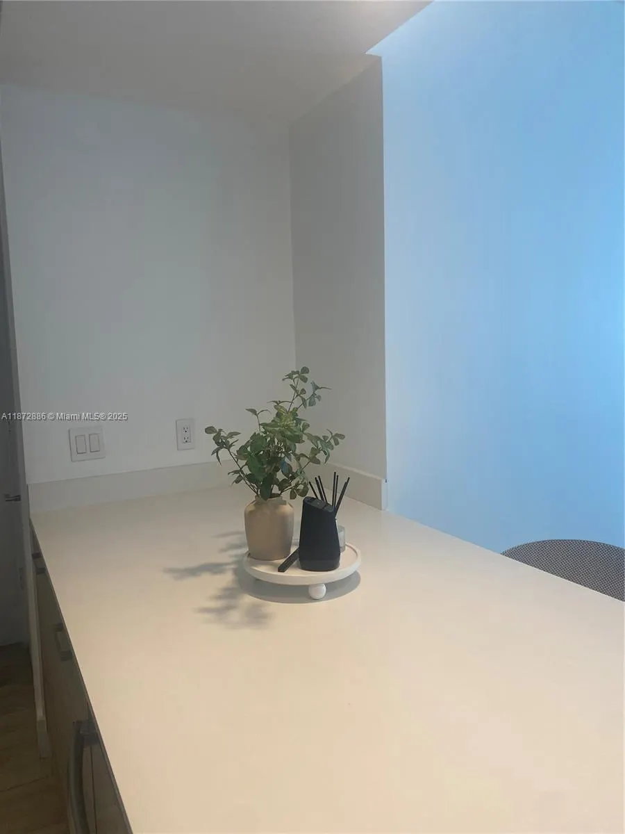121 NE 34th St, #1007