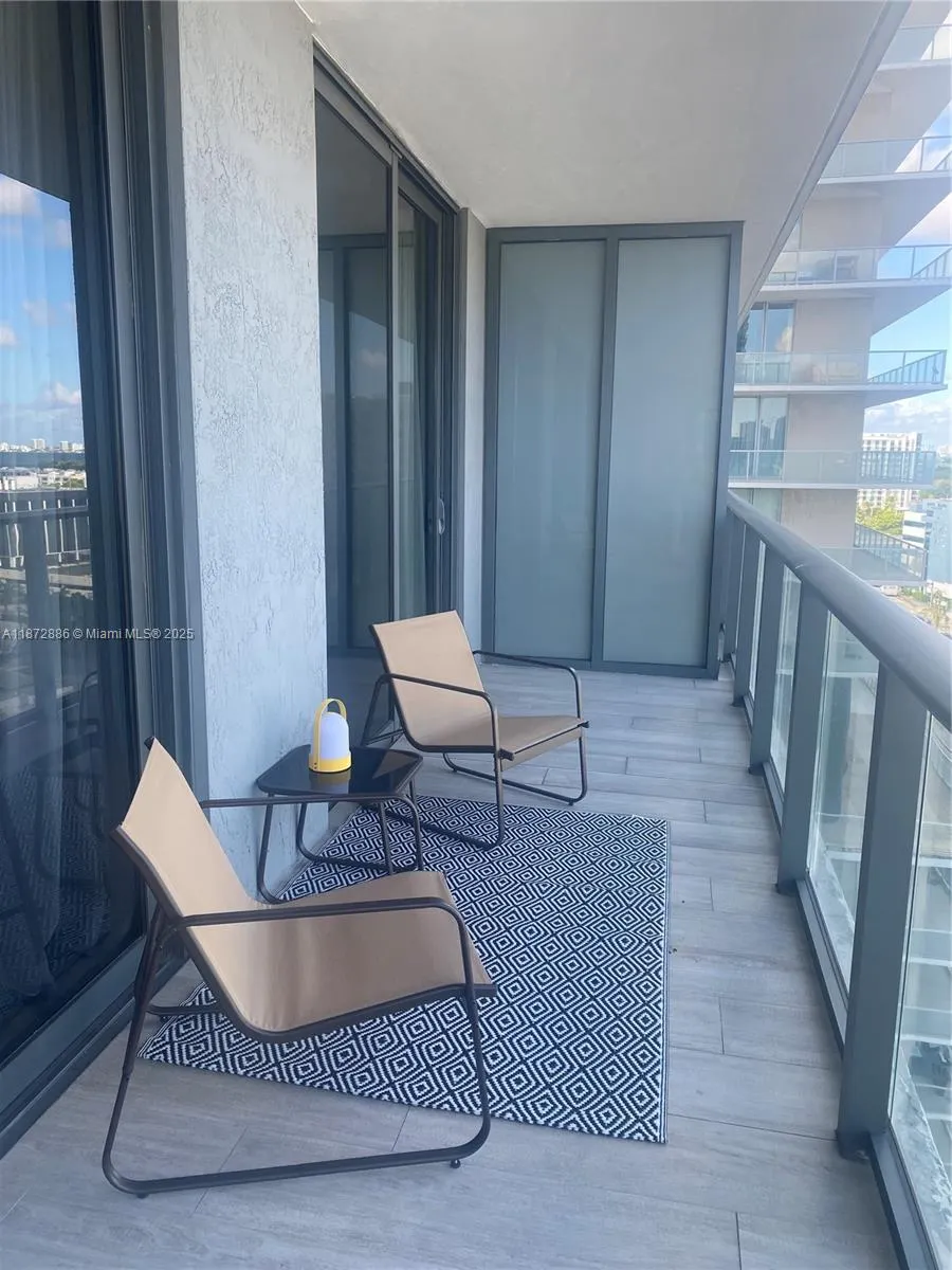 121 NE 34th St, #1007