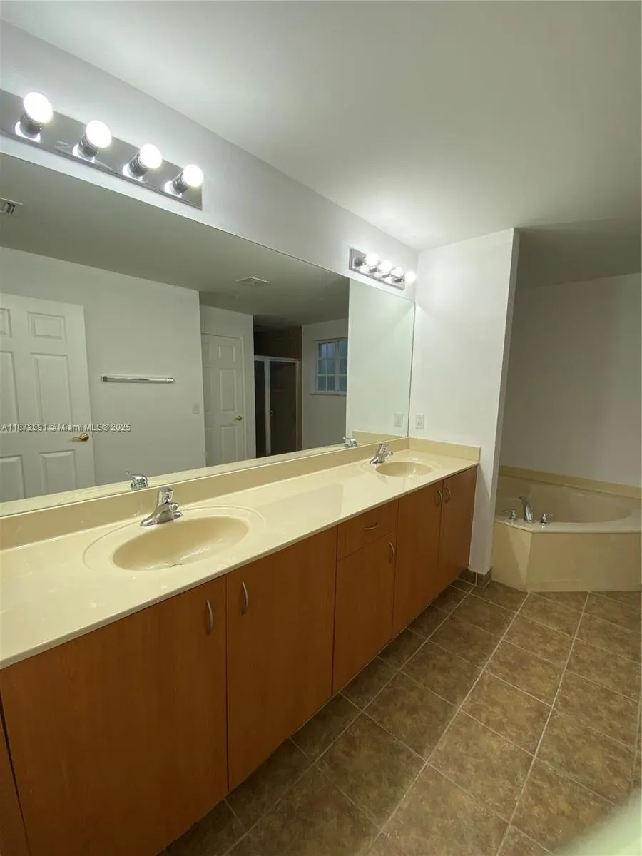 3503 NW 14th Ct, #3503