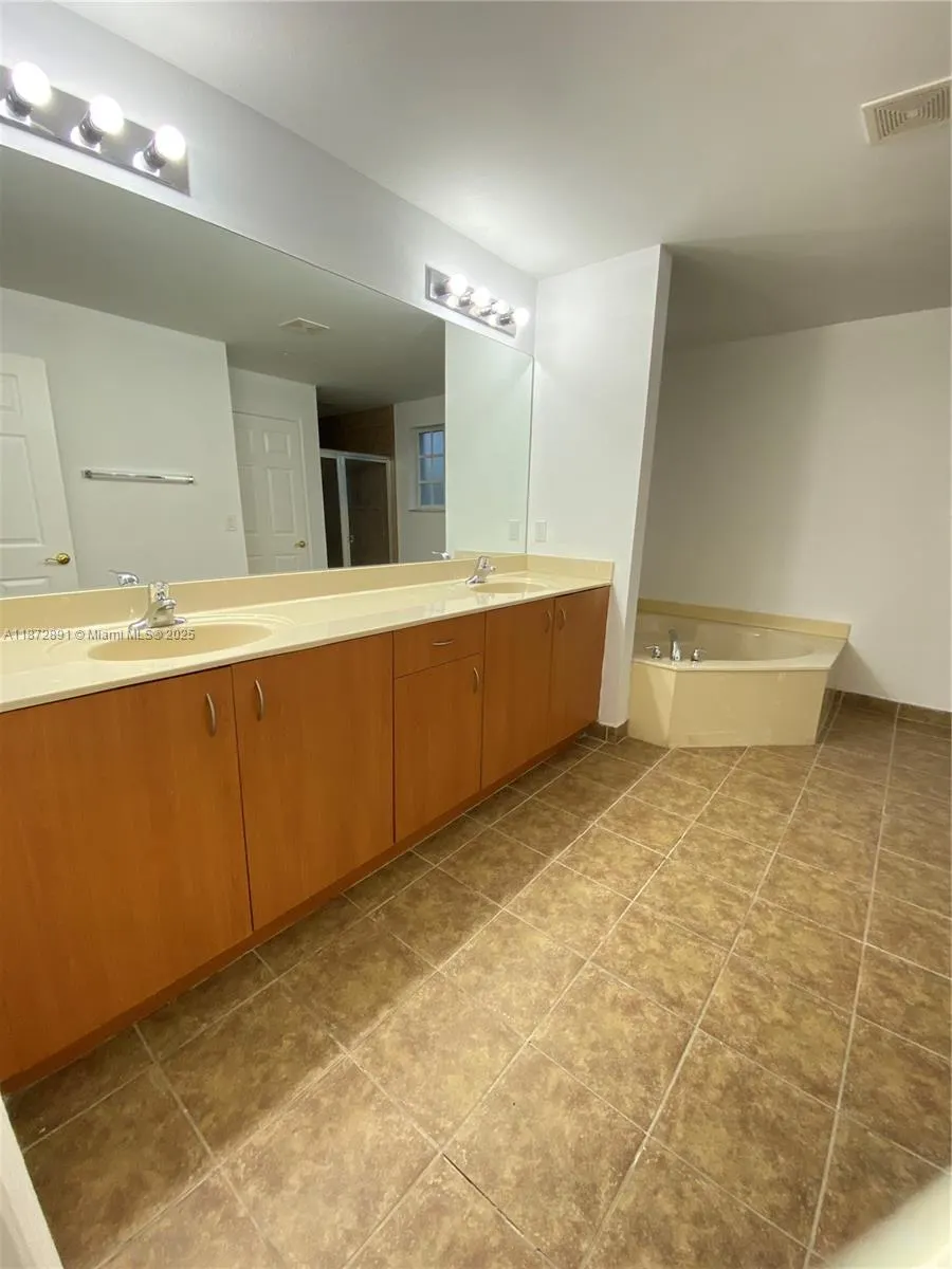3503 NW 14th Ct, #3503