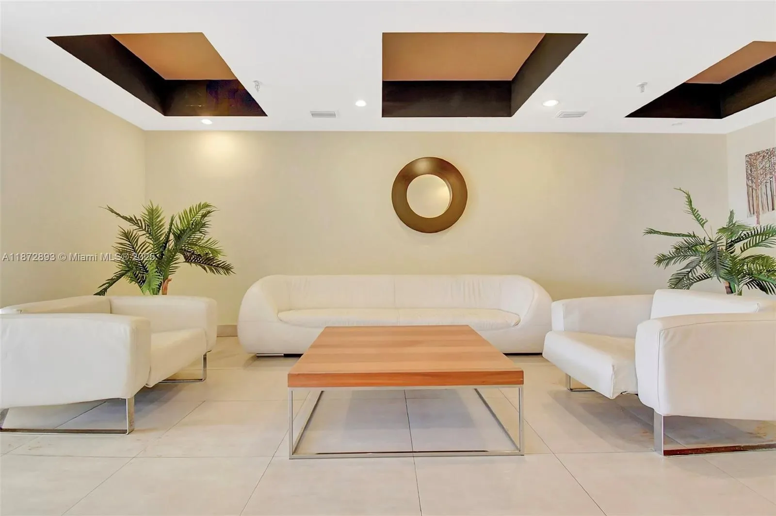 2924 Collins Avenue, #501
