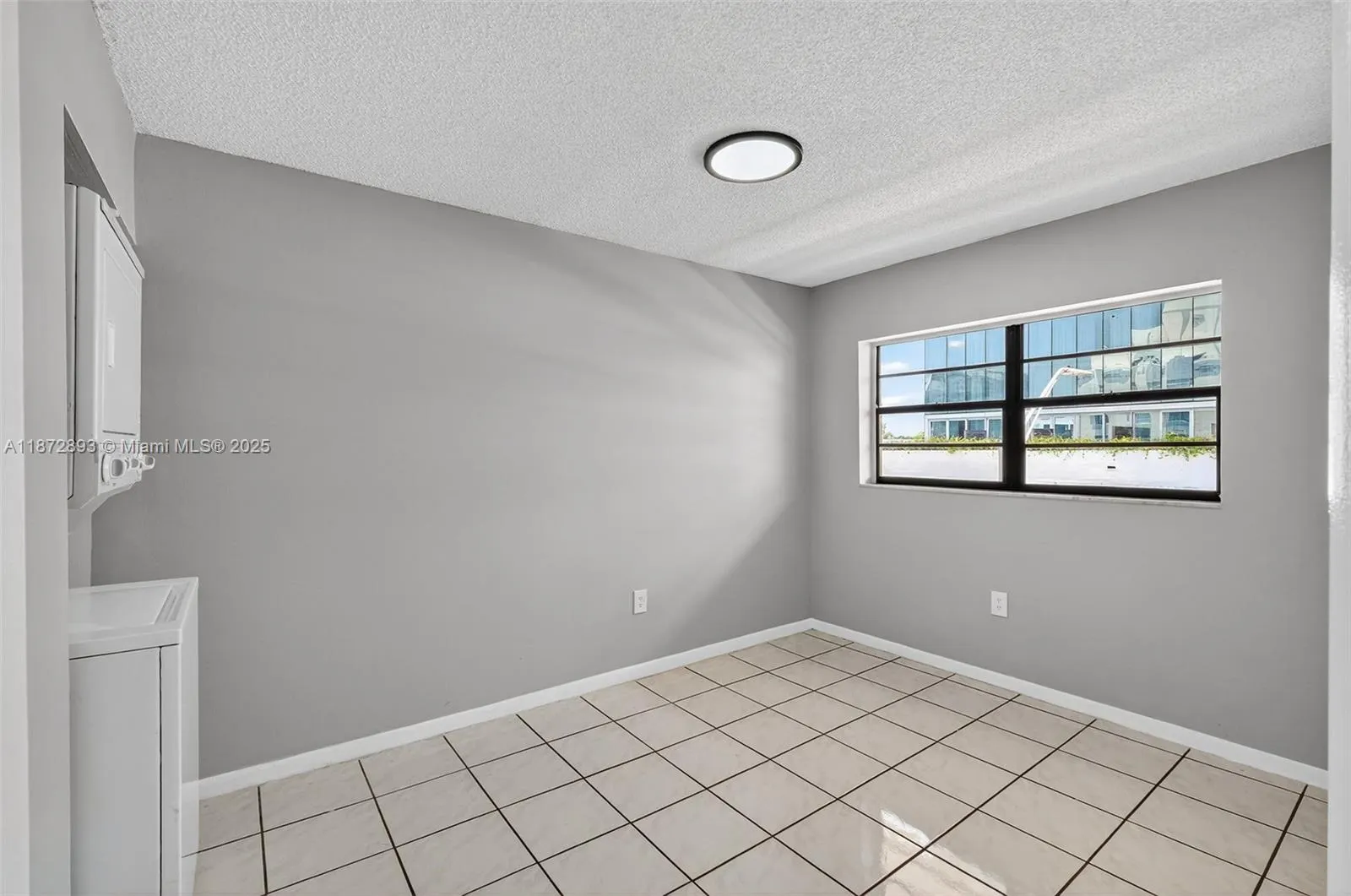 2924 Collins Avenue, #501