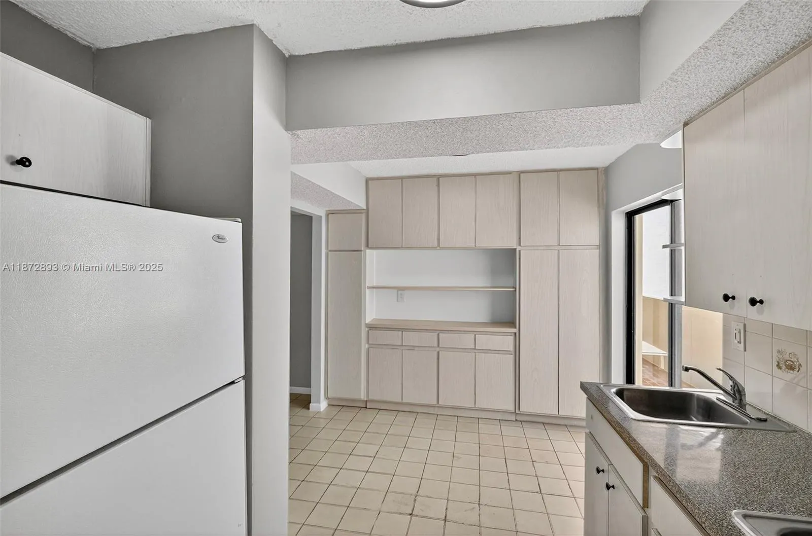 2924 Collins Avenue, #501