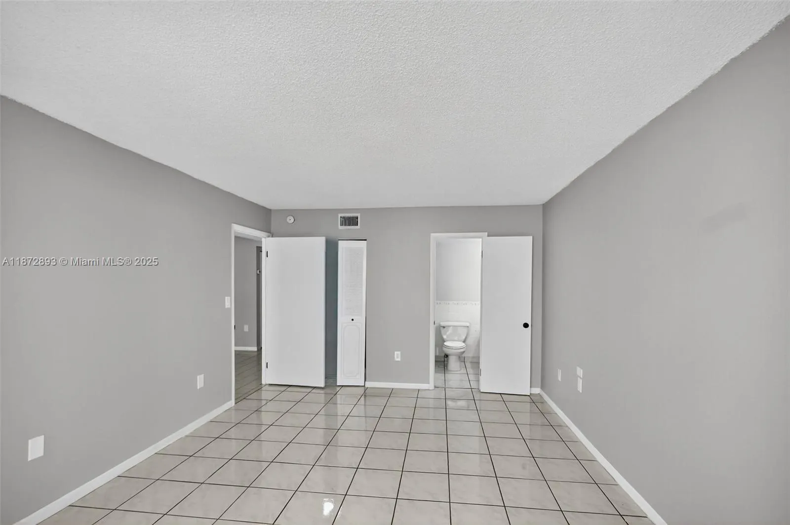 2924 Collins Avenue, #501