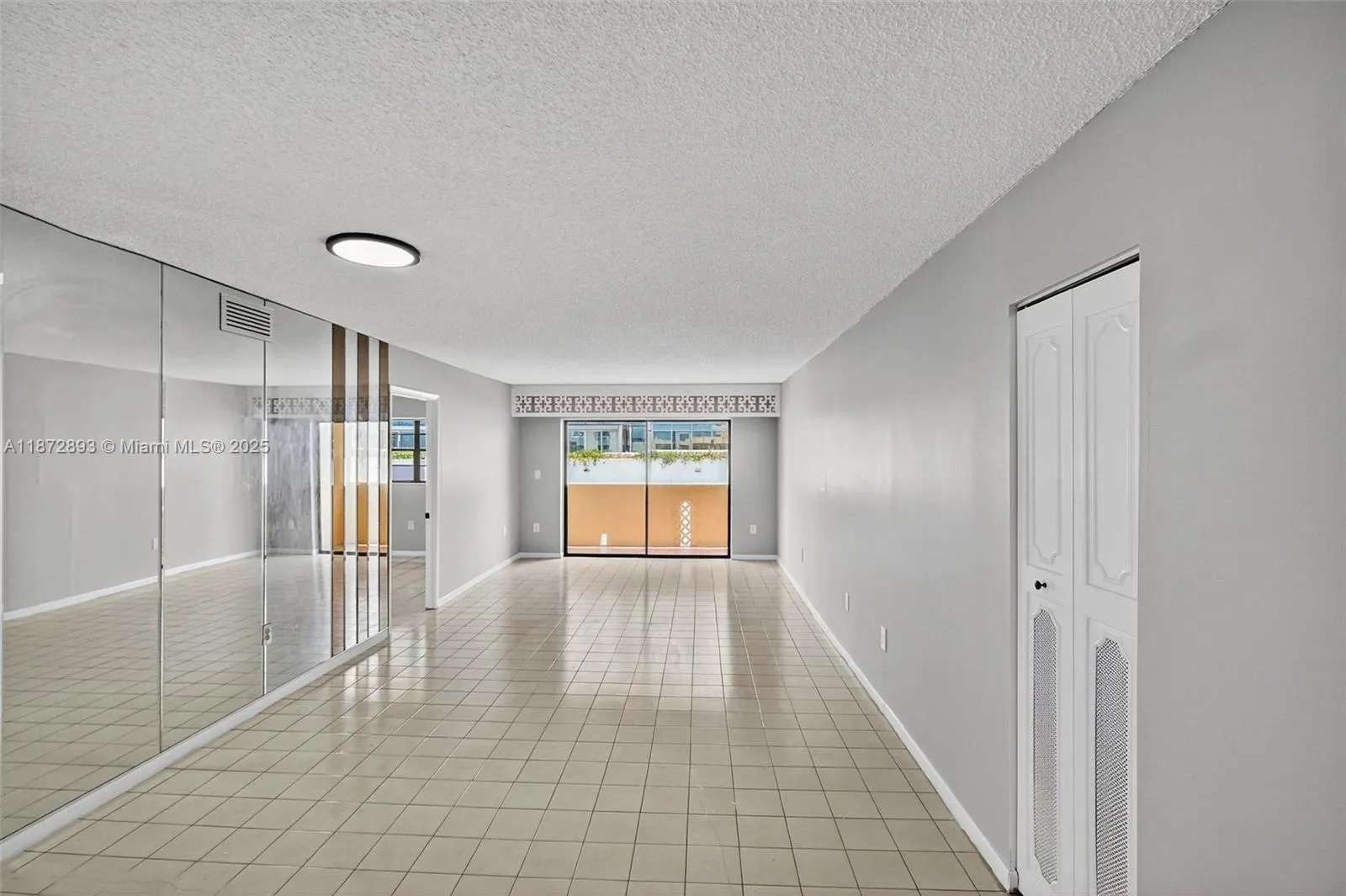 2924 Collins Avenue, #501