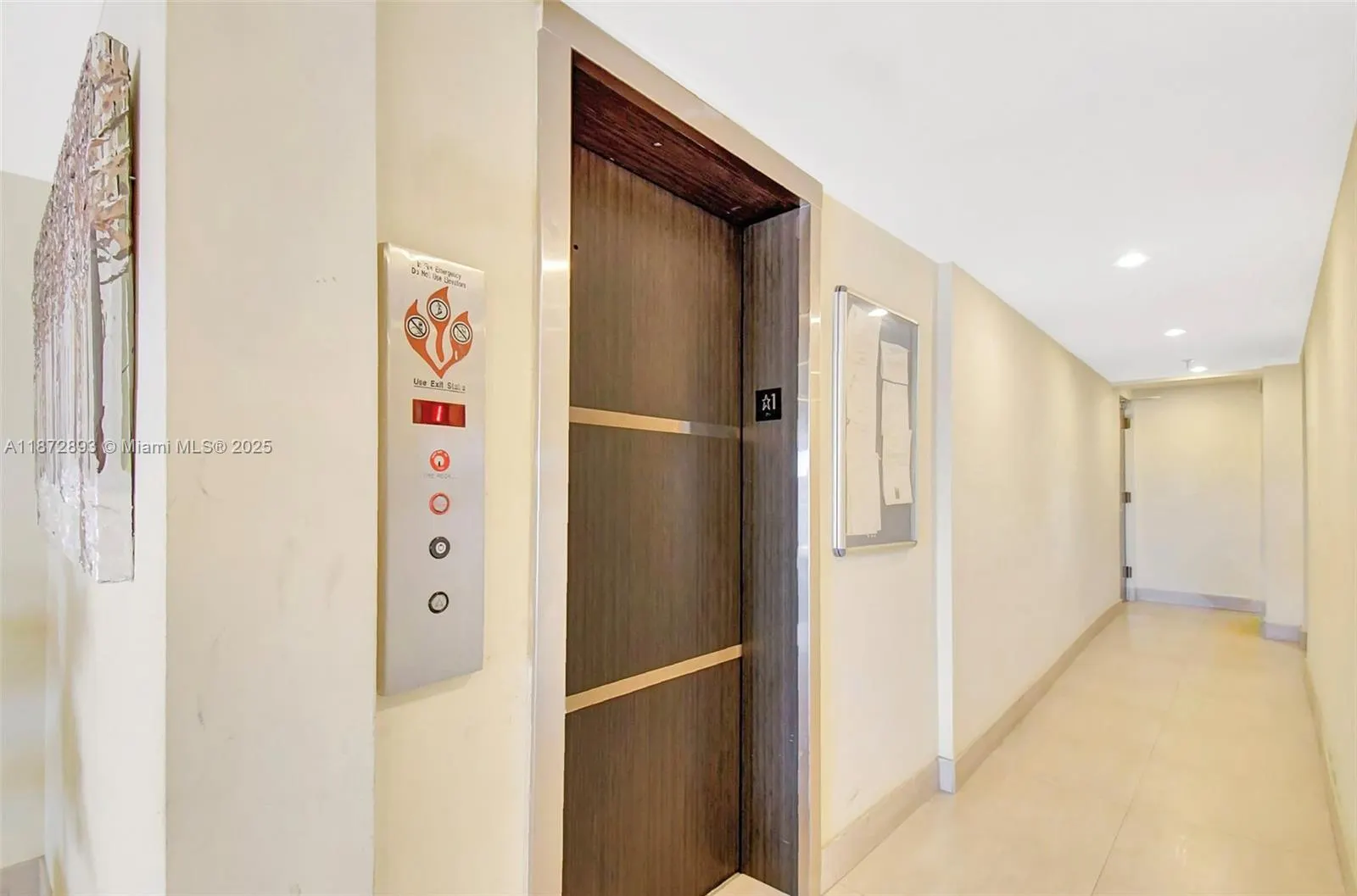 2924 Collins Avenue, #501