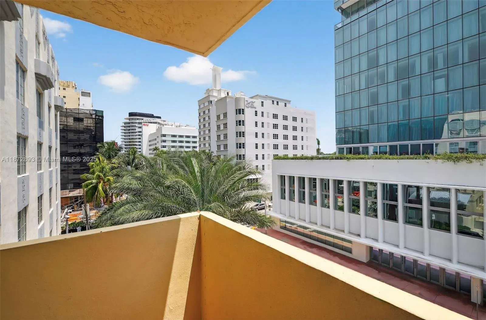 2924 Collins Avenue, #501