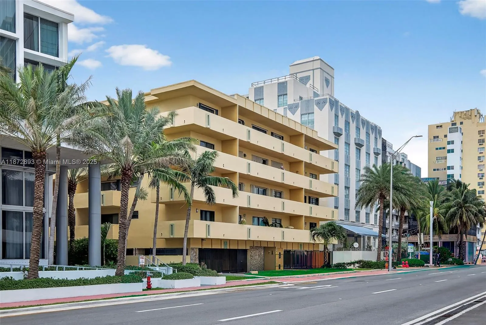 2924 Collins Avenue, #501