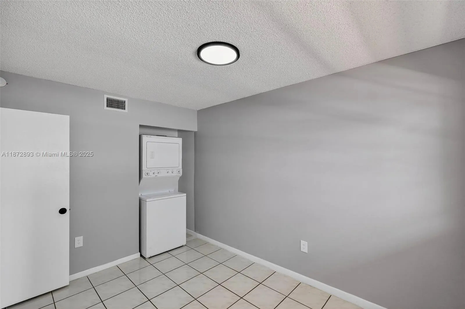 2924 Collins Avenue, #501