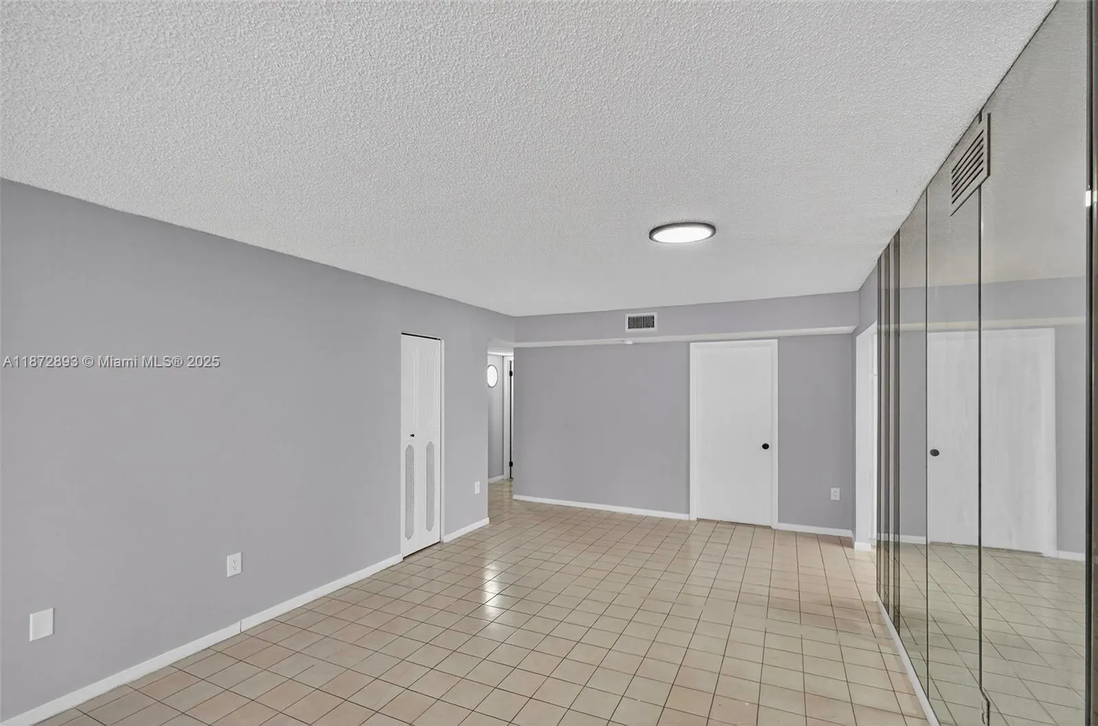 2924 Collins Avenue, #501
