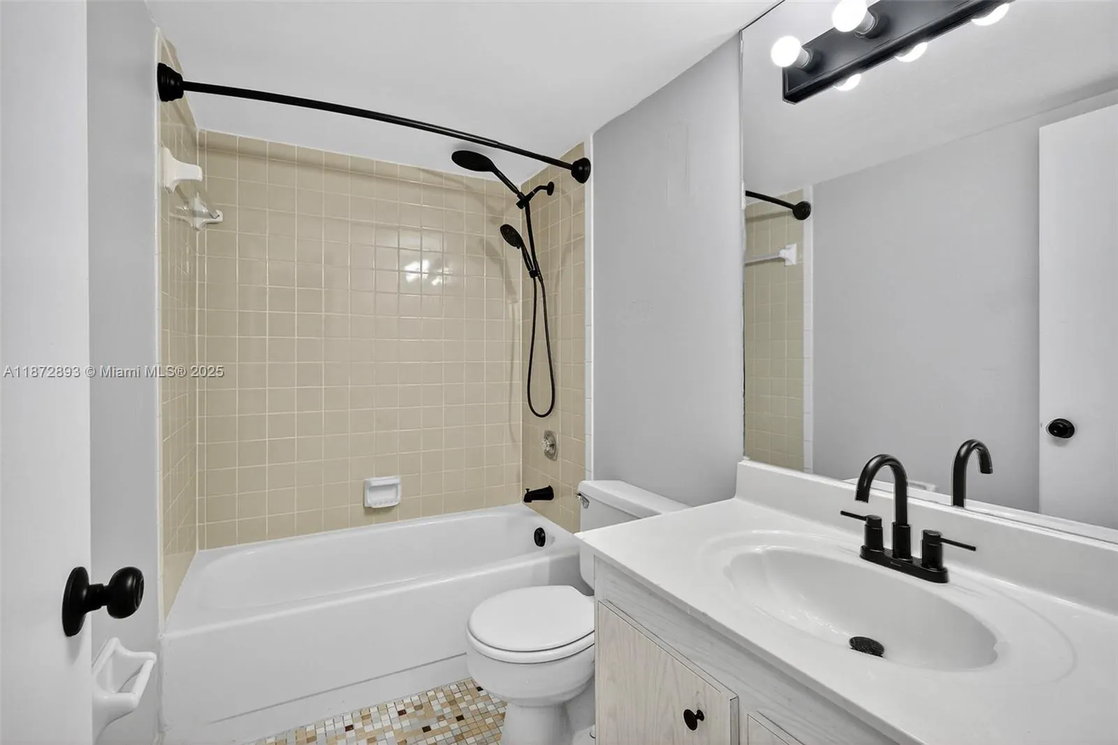 2924 Collins Avenue, #501