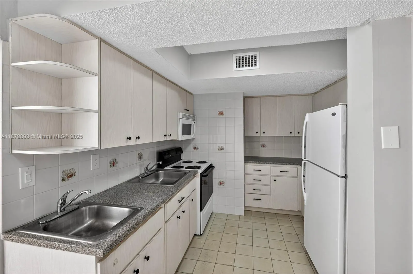 2924 Collins Avenue, #501
