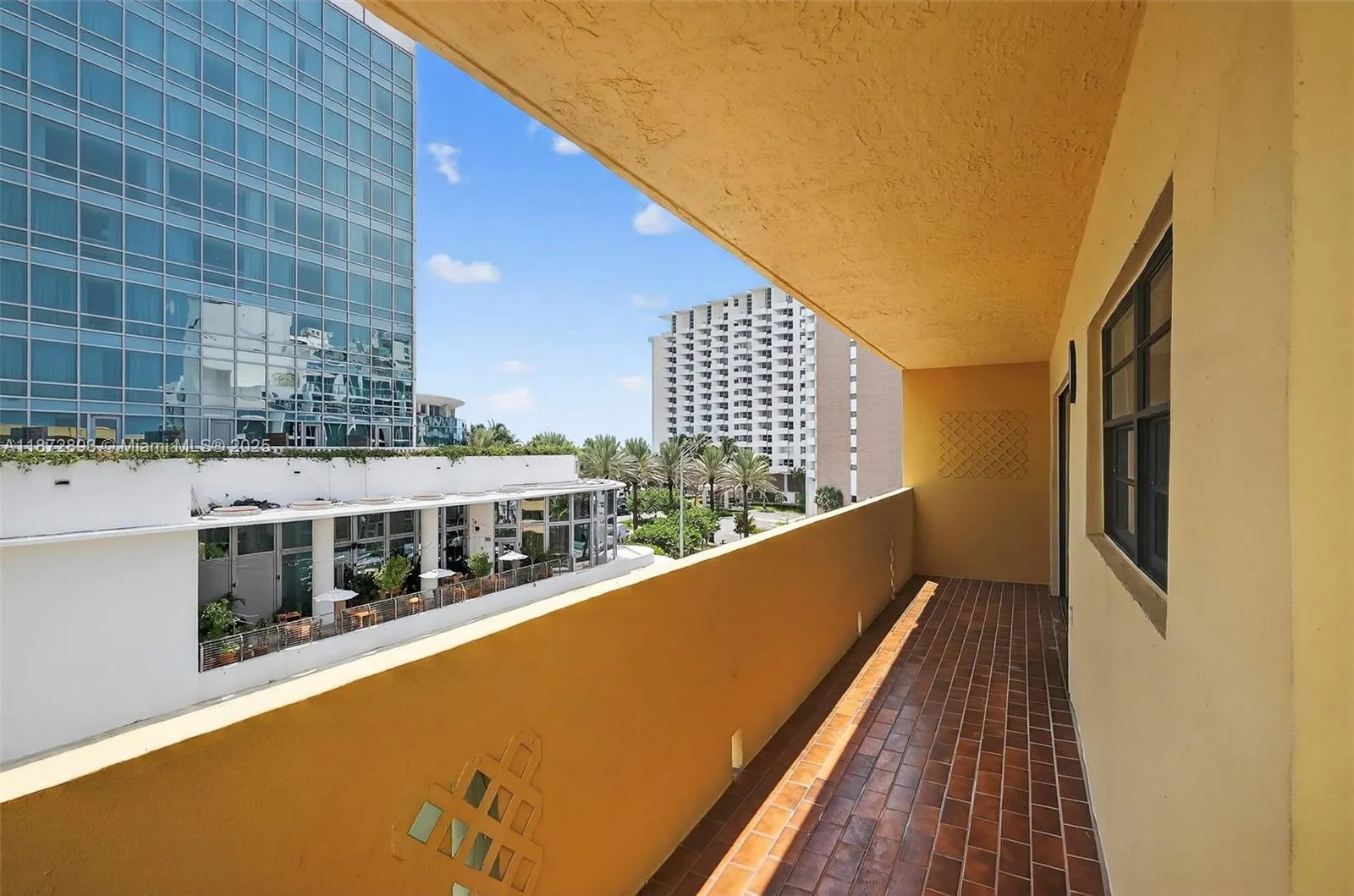 2924 Collins Avenue, #501