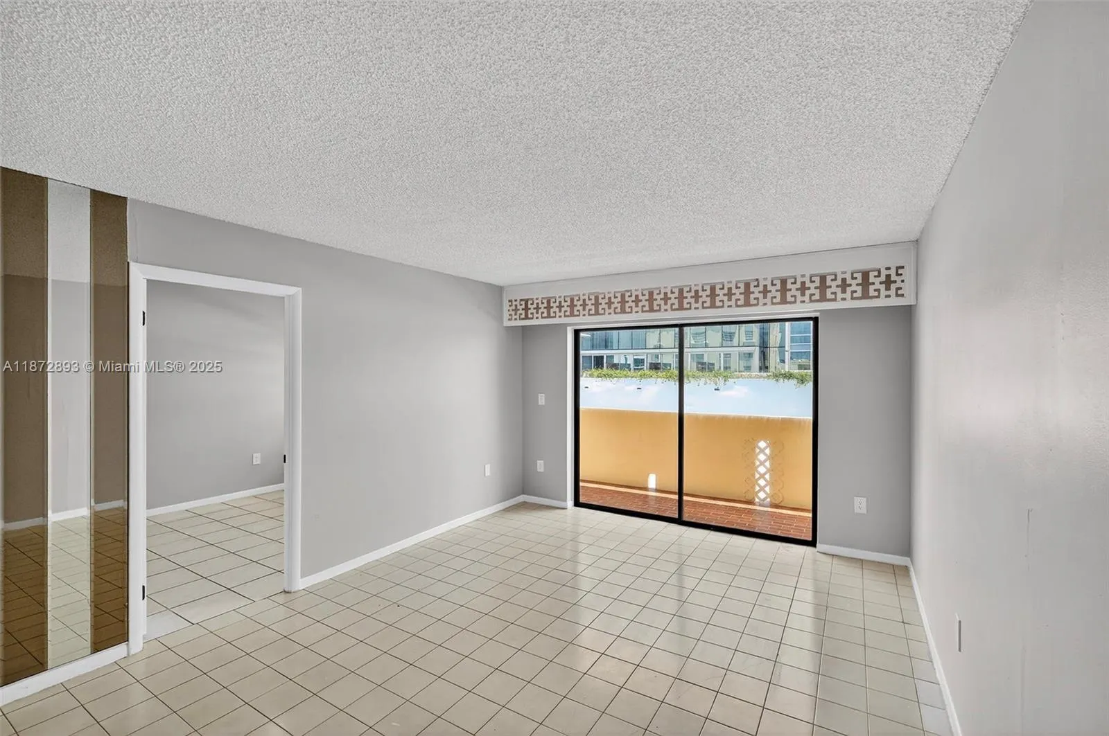 2924 Collins Avenue, #501