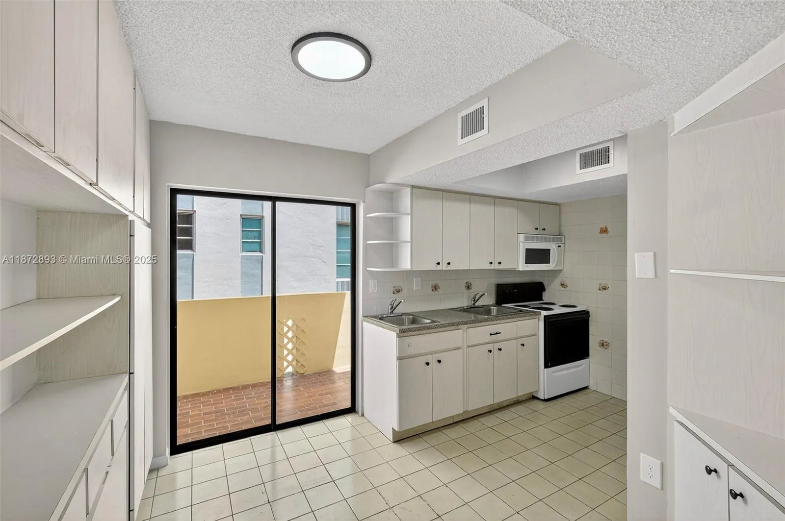 2924 Collins Avenue, #501