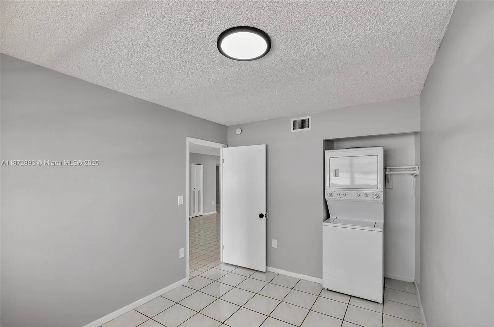 2924 Collins Avenue, #501