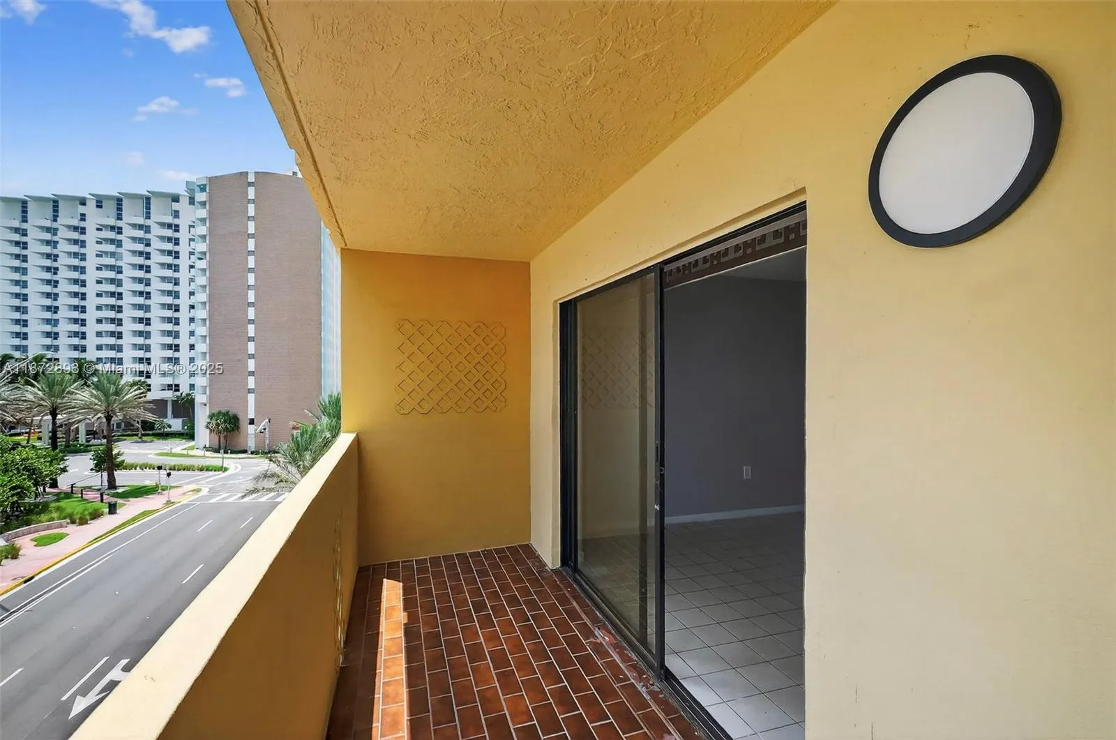 2924 Collins Avenue, #501
