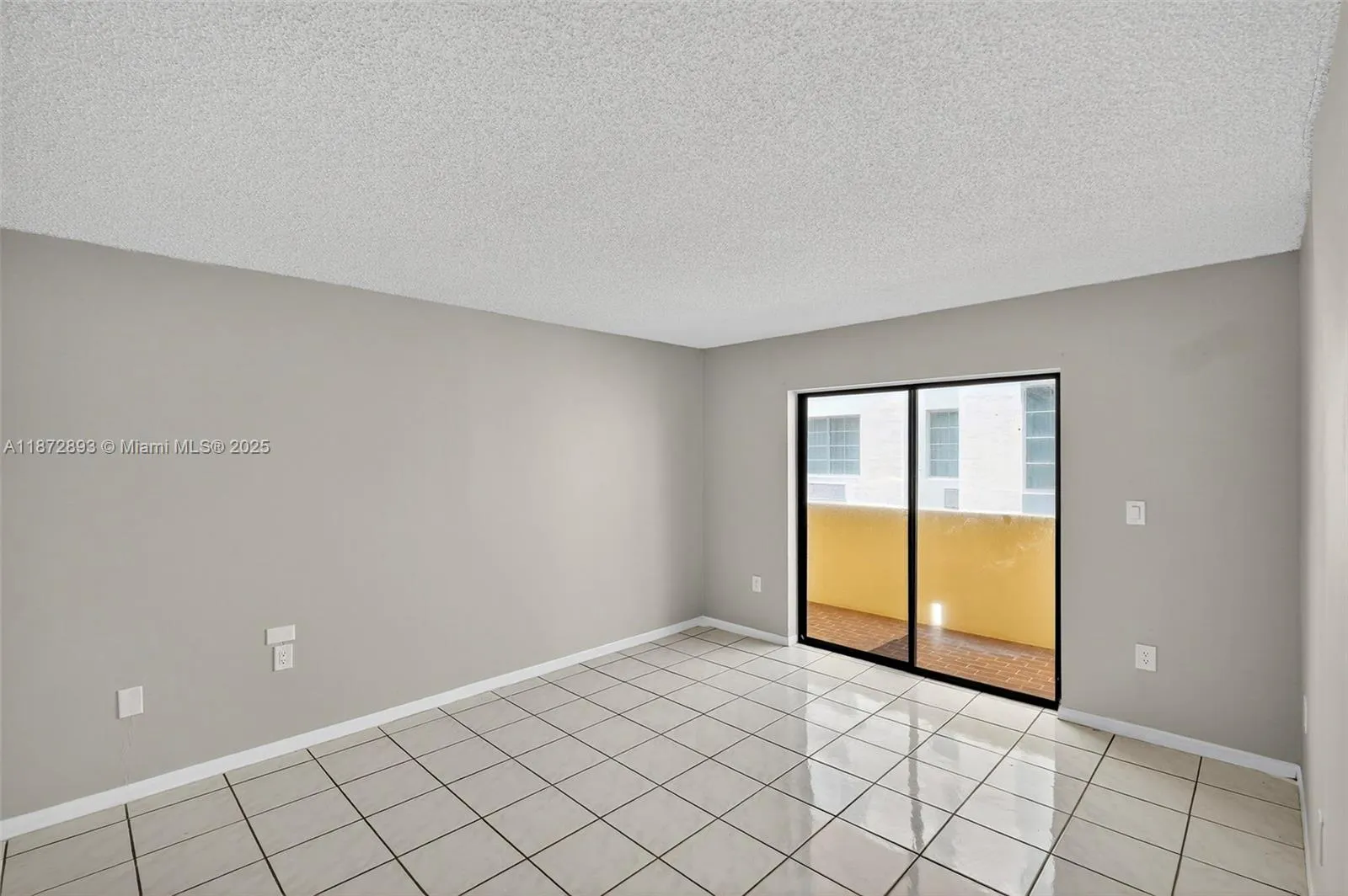 2924 Collins Avenue, #501