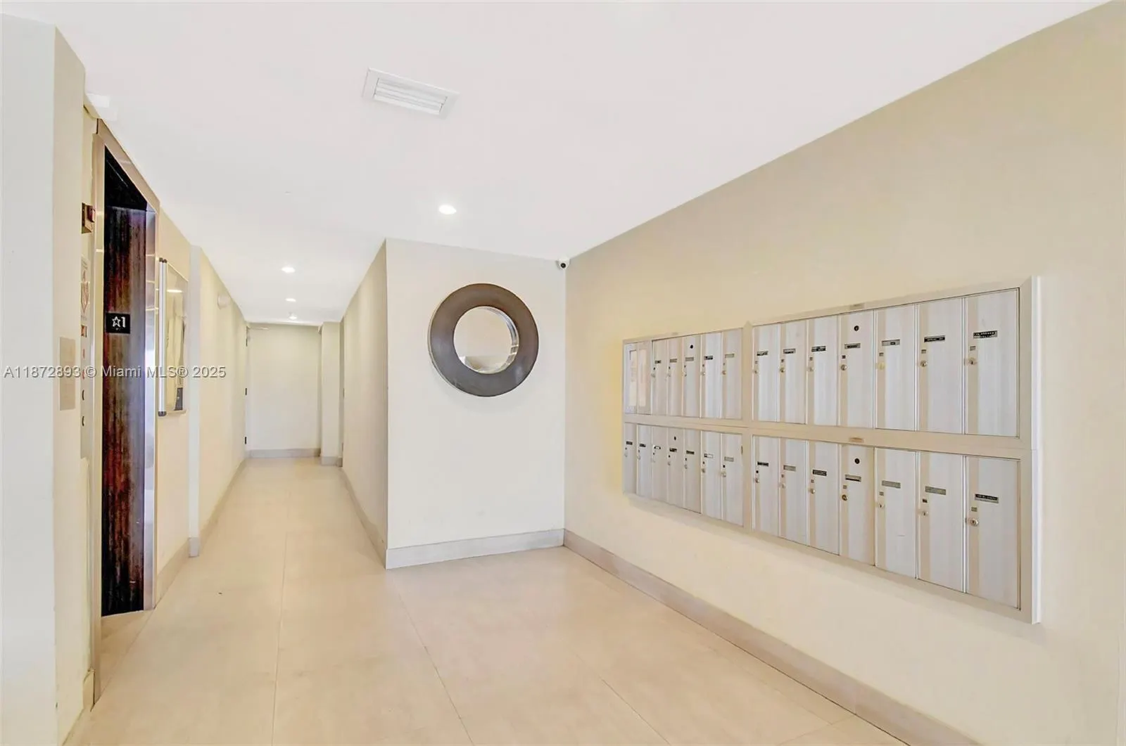 2924 Collins Avenue, #501