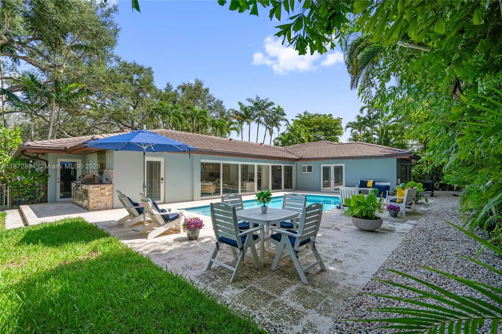 1360 Mendavia Ave