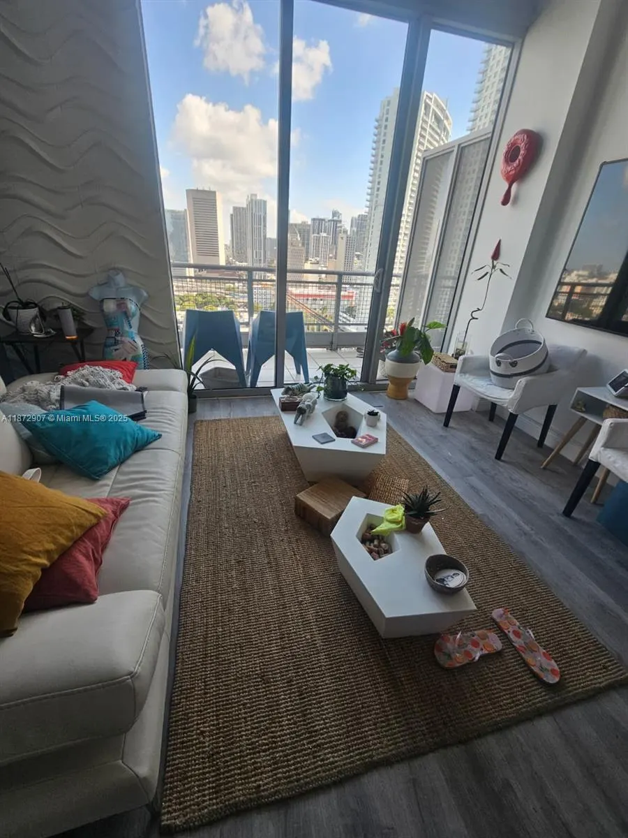 690 SW 1st Ct, #2515