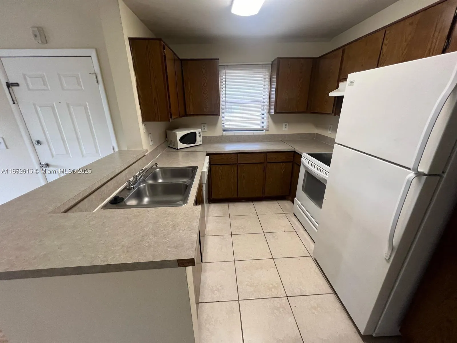 4088 N Pine Island Rd, #413