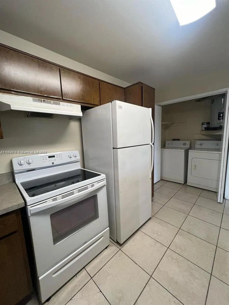 4088 N Pine Island Rd, #413