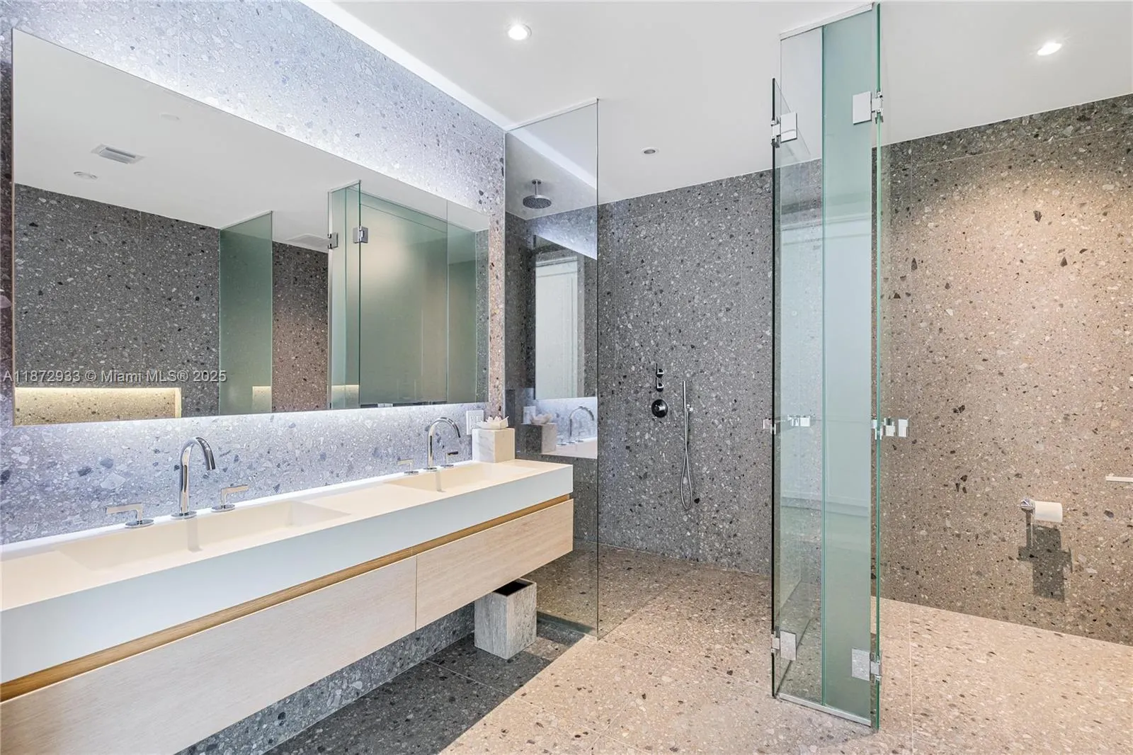 8701 Collins Ave, #804