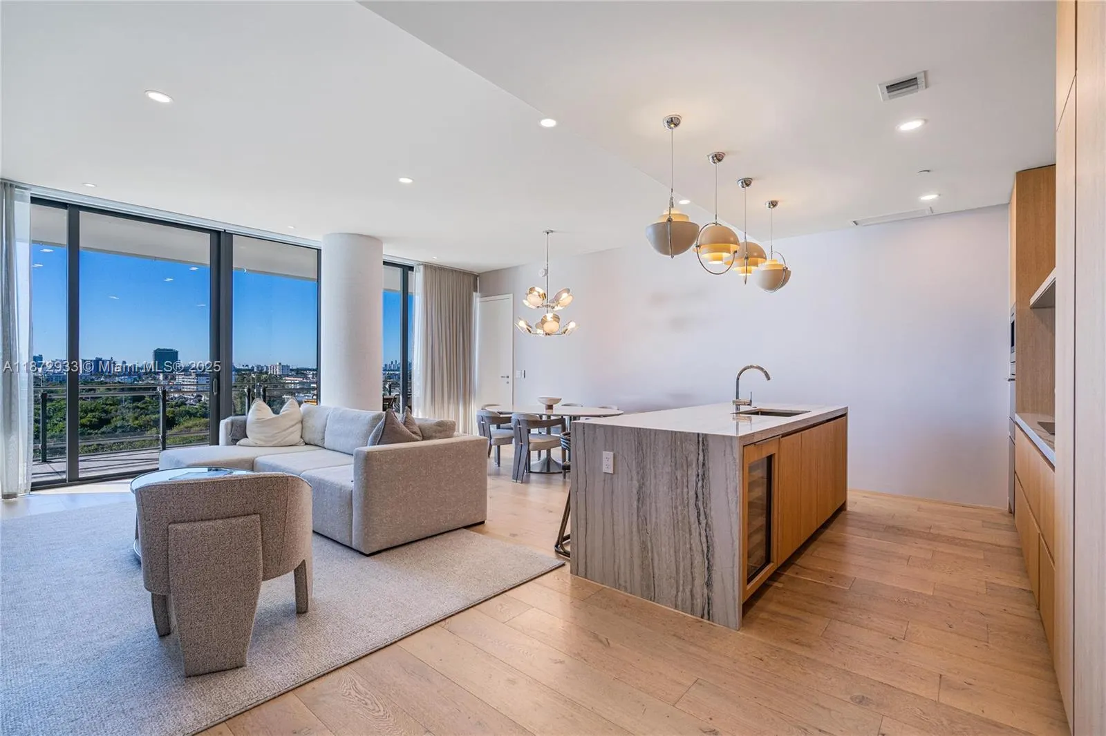 8701 Collins Ave, #804