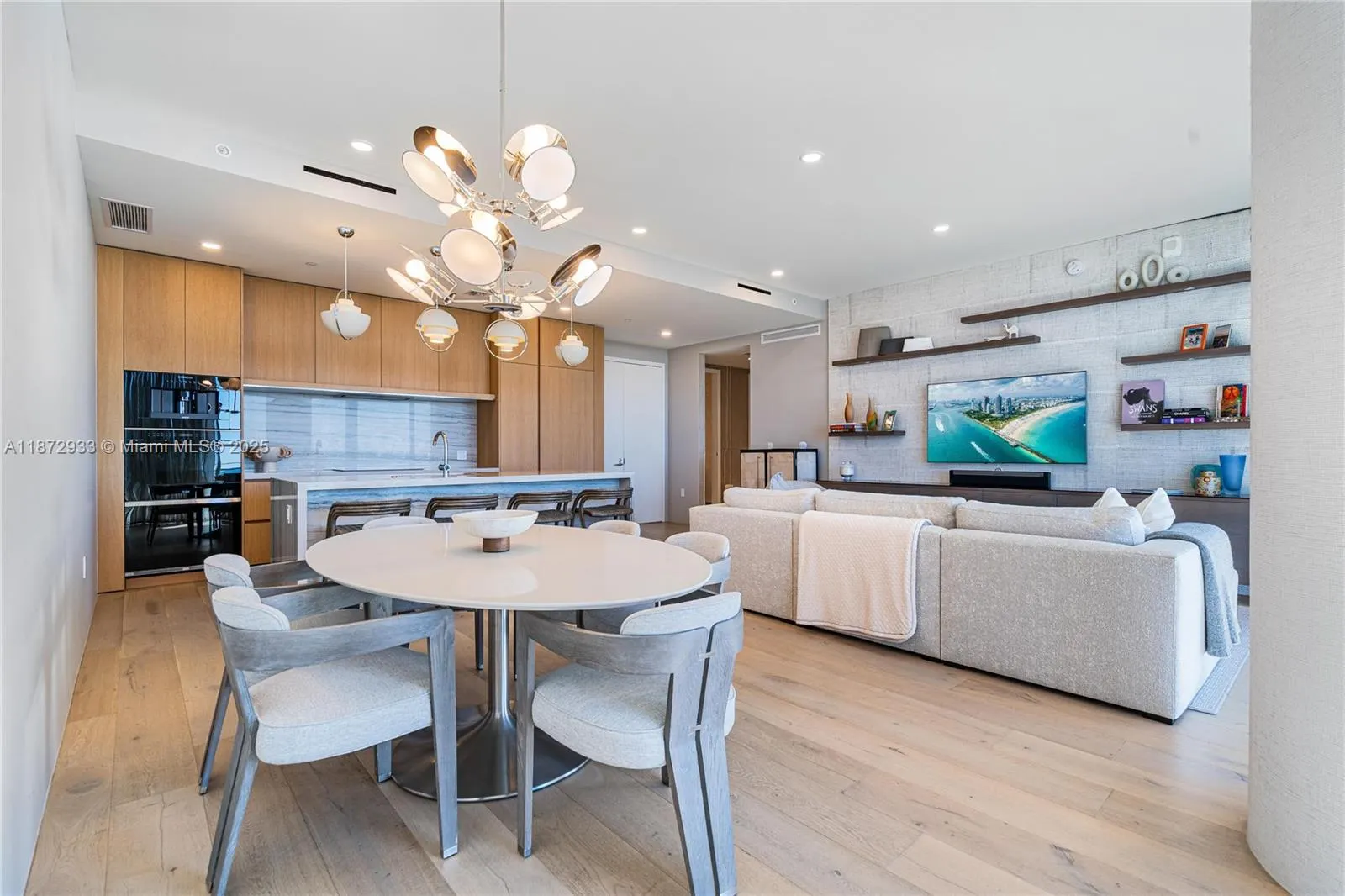 8701 Collins Ave, #804