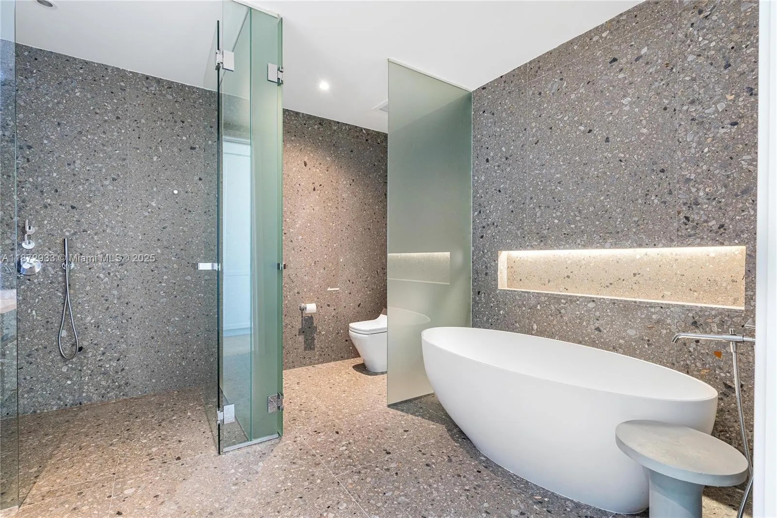 8701 Collins Ave, #804