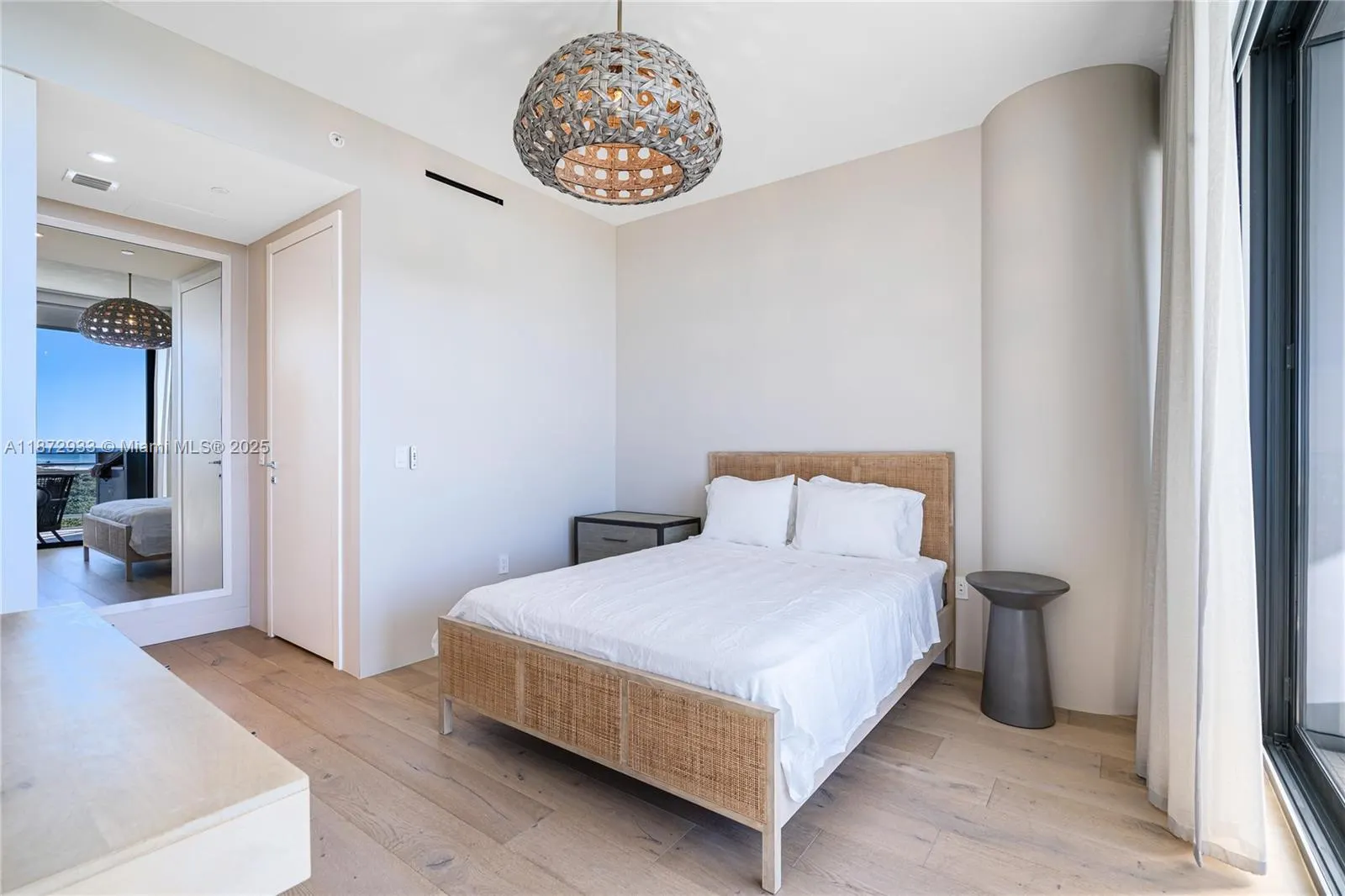 8701 Collins Ave, #804