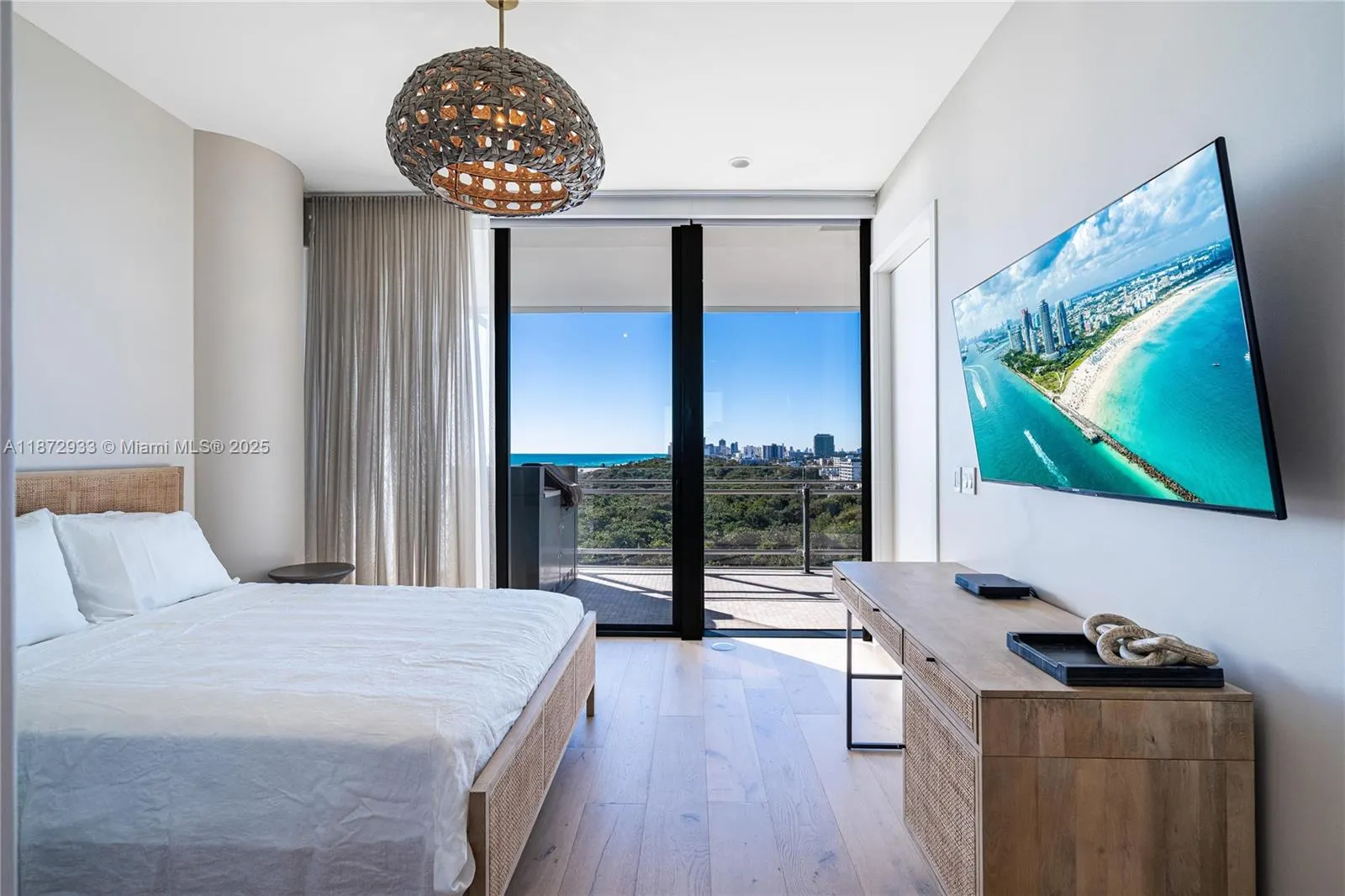 8701 Collins Ave, #804