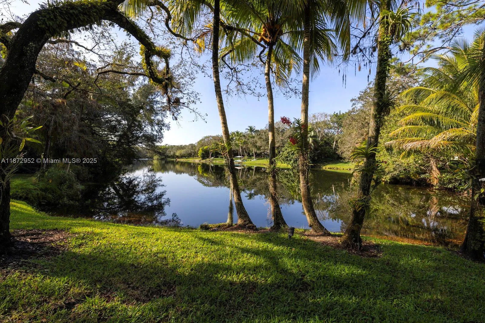 10100 Lakeside Dr